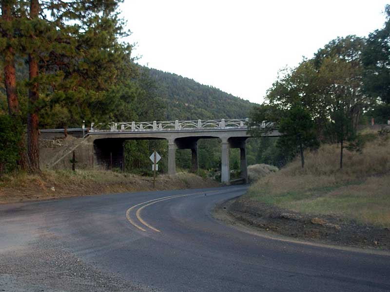 Old Hwy. 99 crosses itself