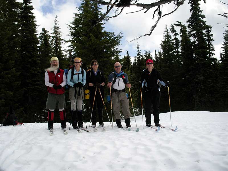 Group on way to Skyline Trail