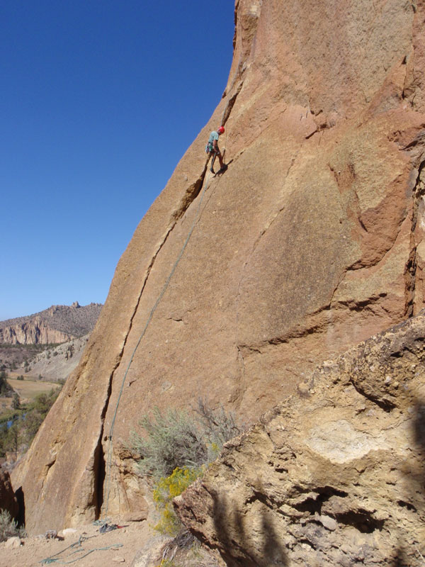 Doug raps lower section of Spiderman (We rapped from top anchors to anchors at top of buttress)