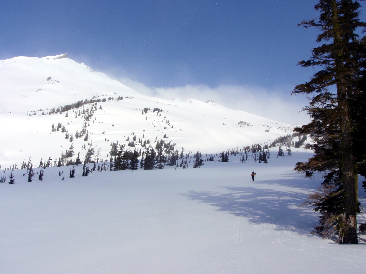Skiing out of the Green Lakes basin